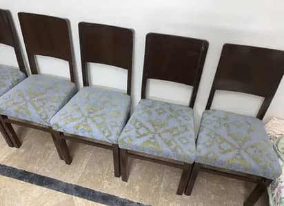 Dining table without glass