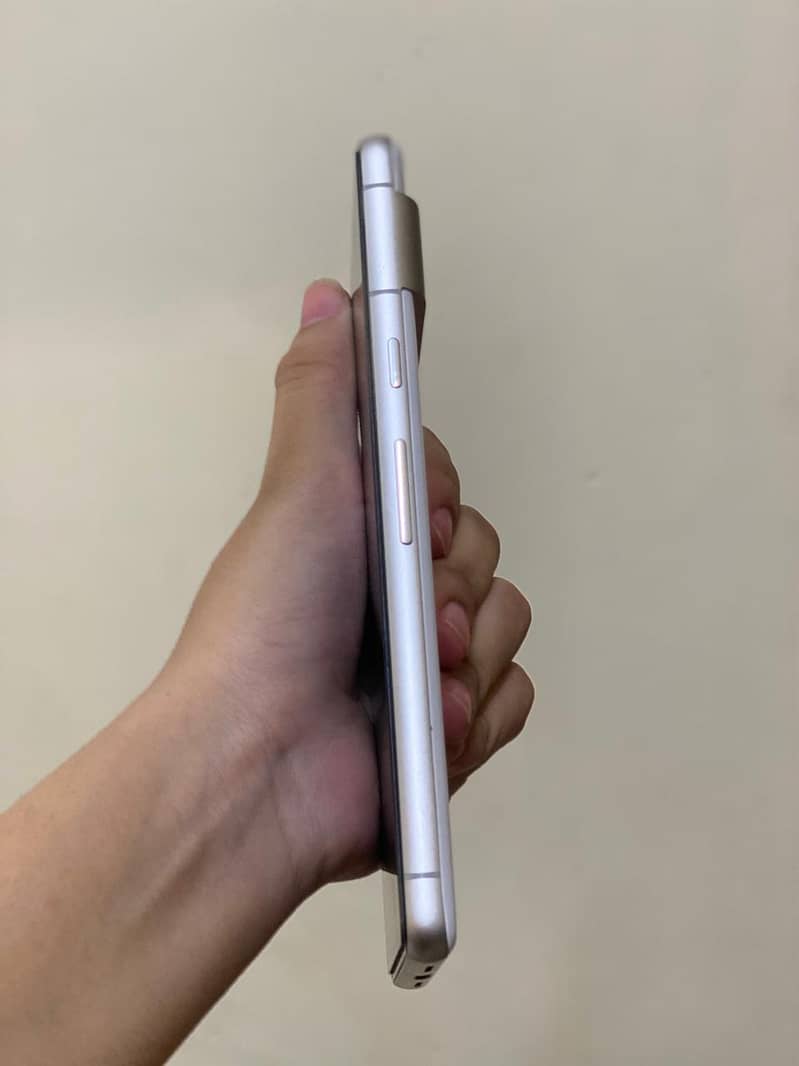 Google Pixel 7 4