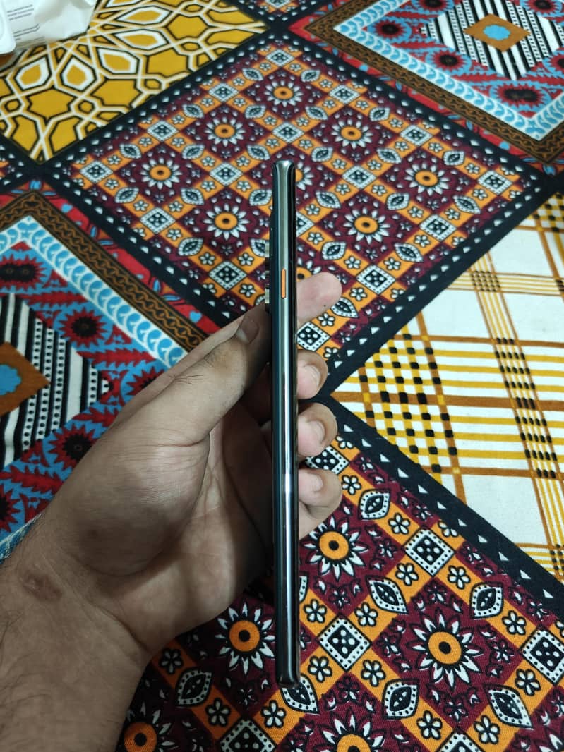 Tecno CAMON 40 Pro 1