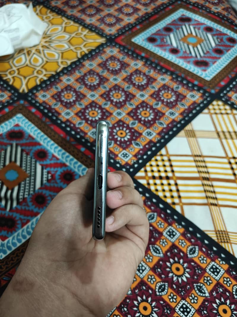 Tecno CAMON 40 Pro 4
