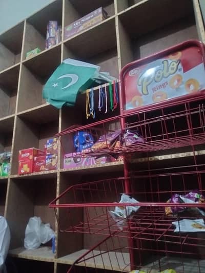 Store display shelves