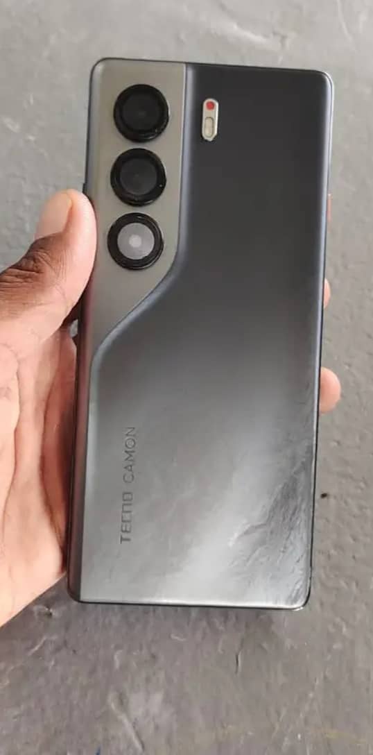 Tecno CAMON 40 Pro 4