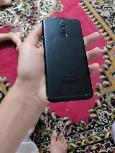 Huawei Mate 10 Lite Non pta but 700 ka pta hota ha