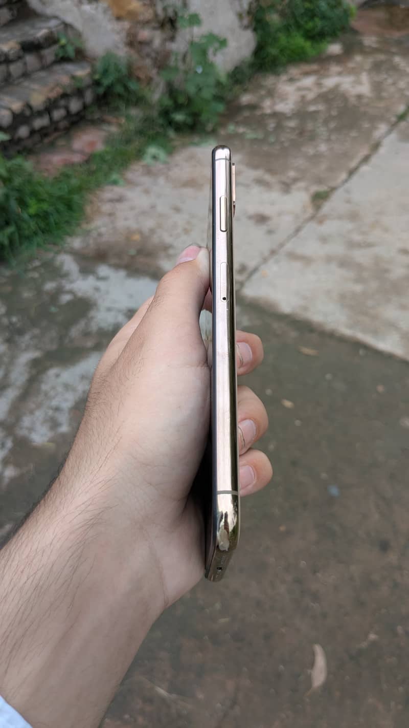 Iphone xs max 4