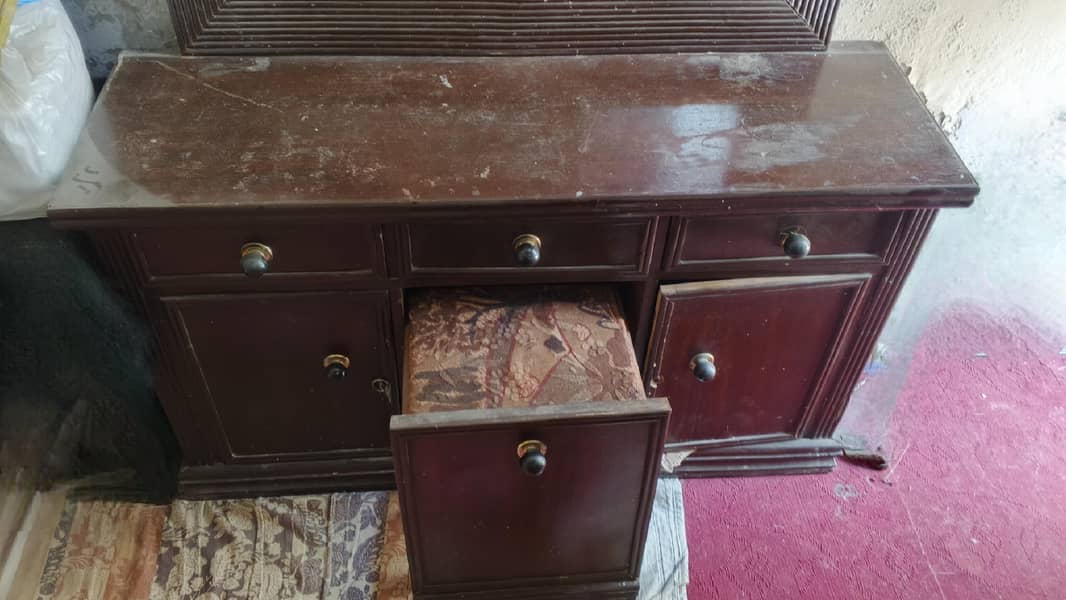 Dressing table 0