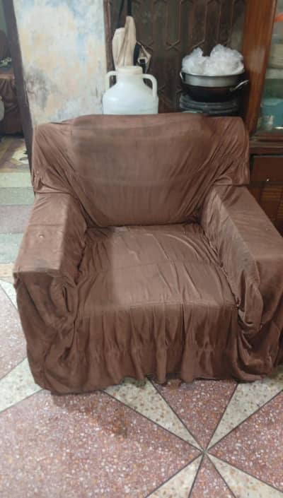 4000 sofa set with covers  used urgent sale
