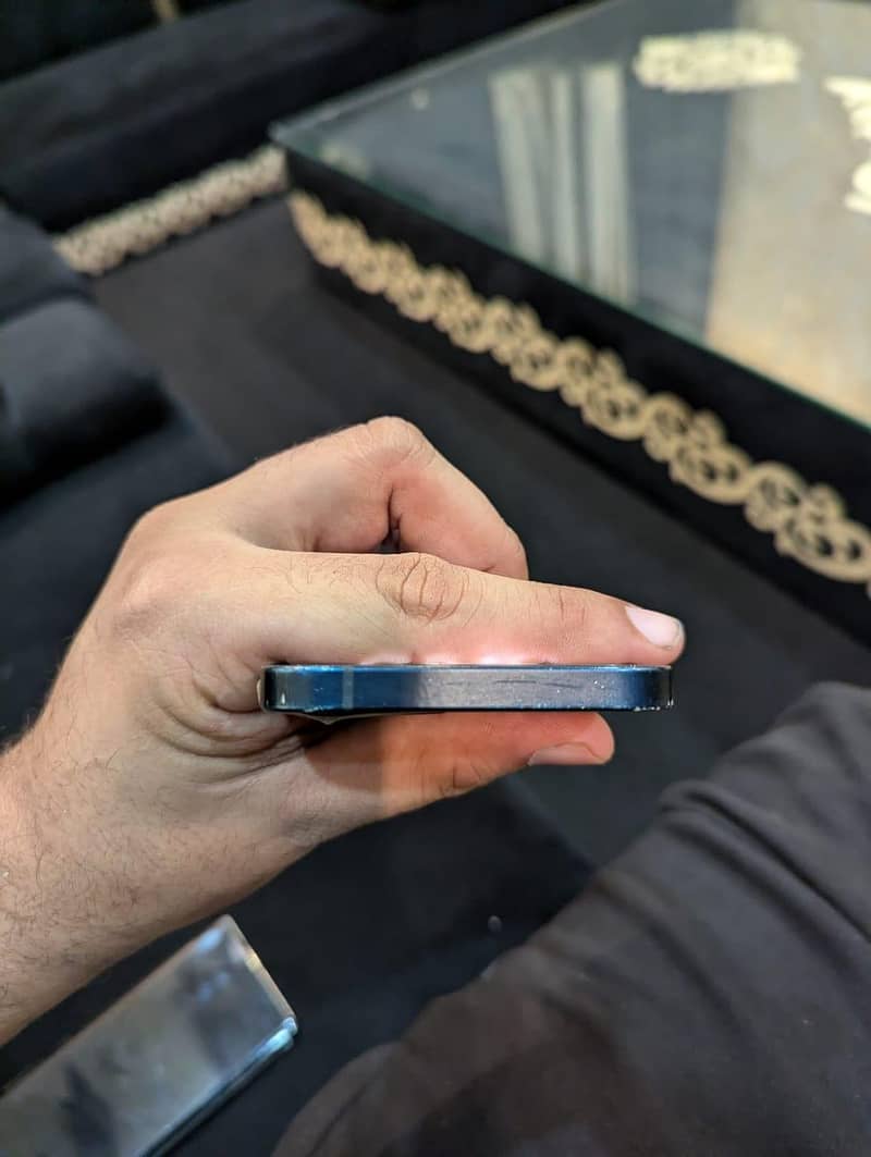 Apple iPhone 12 4