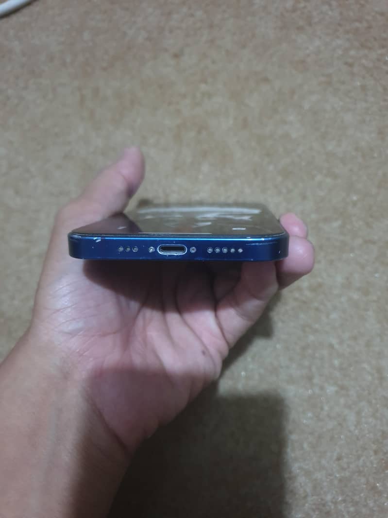 Apple iPhone 12 4