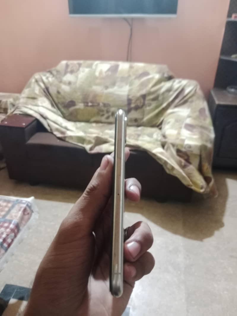 Apple iPhone X 3
