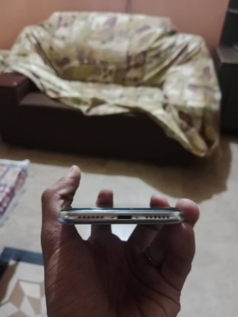 Apple iPhone X 5