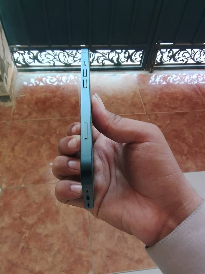 Apple iPhone 13 3