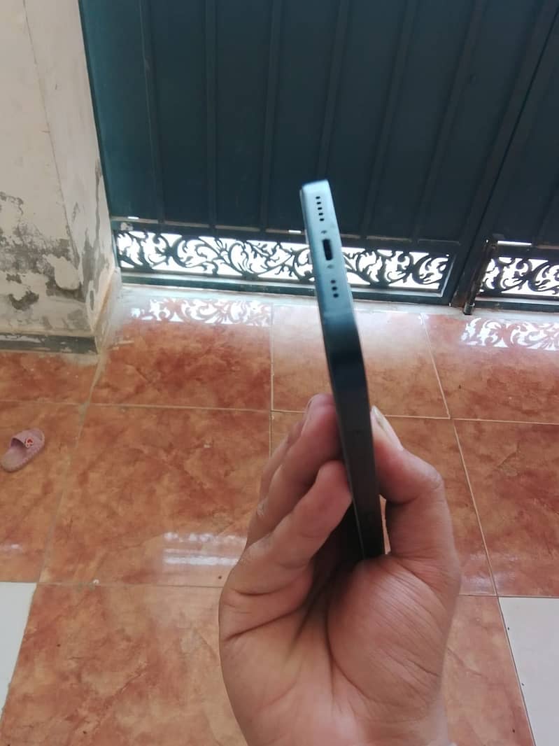 Apple iPhone 13 4