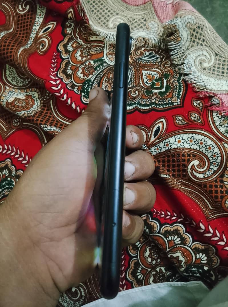 iPhone Xr 4
