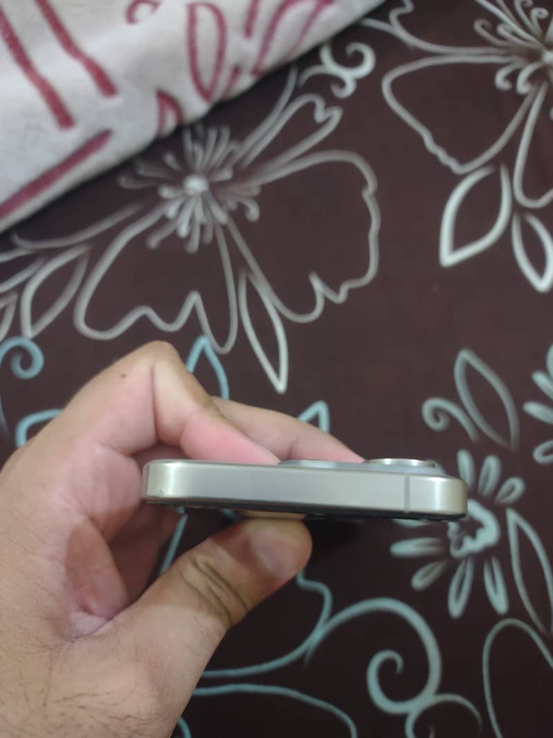 Apple iPhone 15 Pro 2