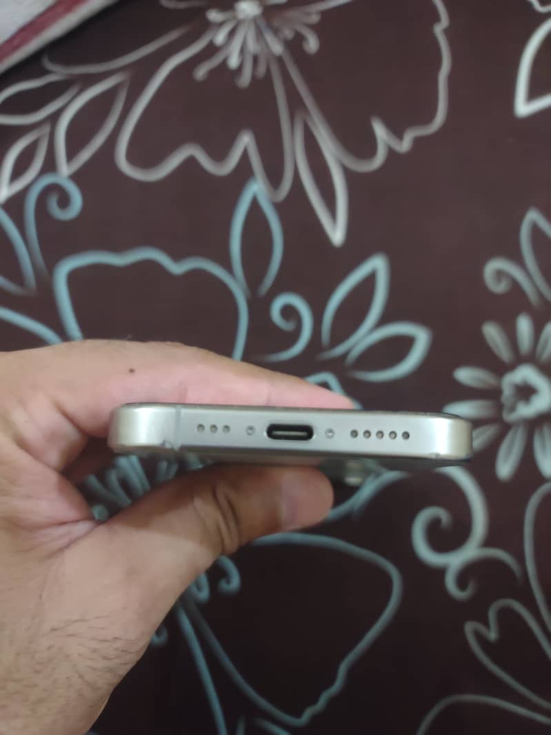 Apple iPhone 15 Pro 3