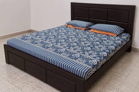 King size bed with mattress, cupboard and dresser. Wstsap 03373195090
