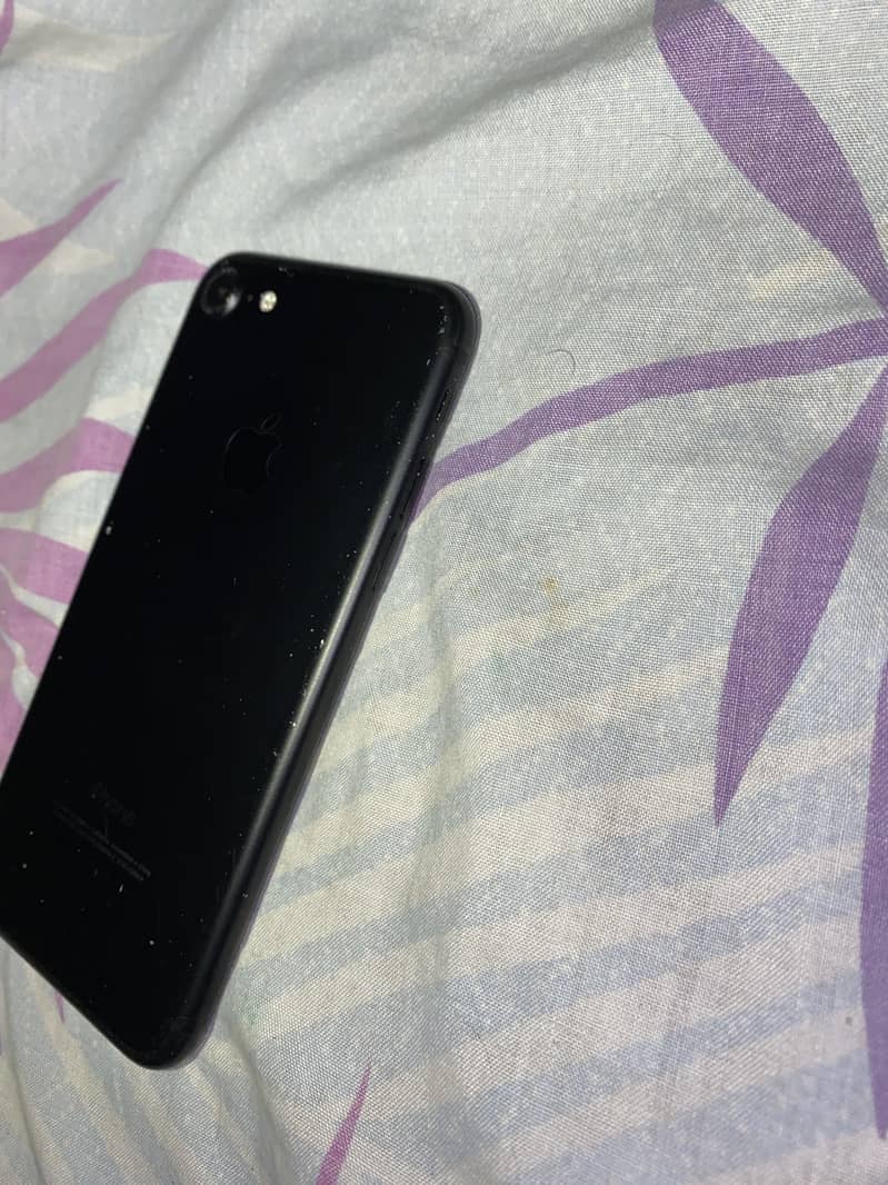Apple iPhone 7 0