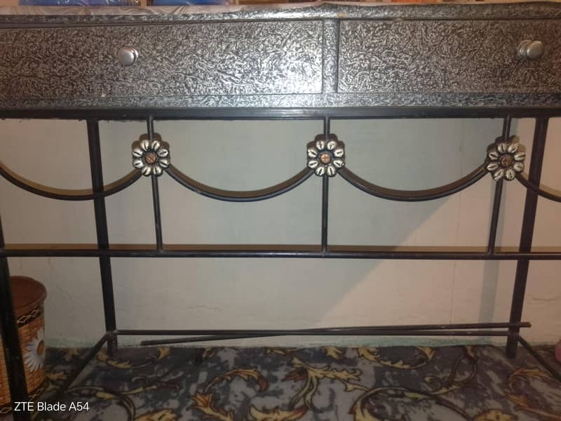 Dressing Table With Mirror 3