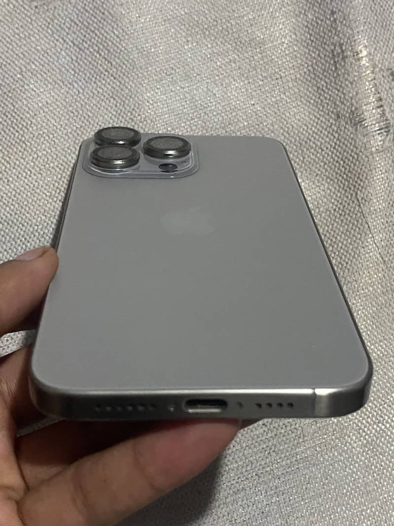 iPhone 15 pro max 0