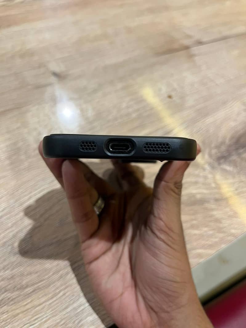 Apple iPhone 15 4