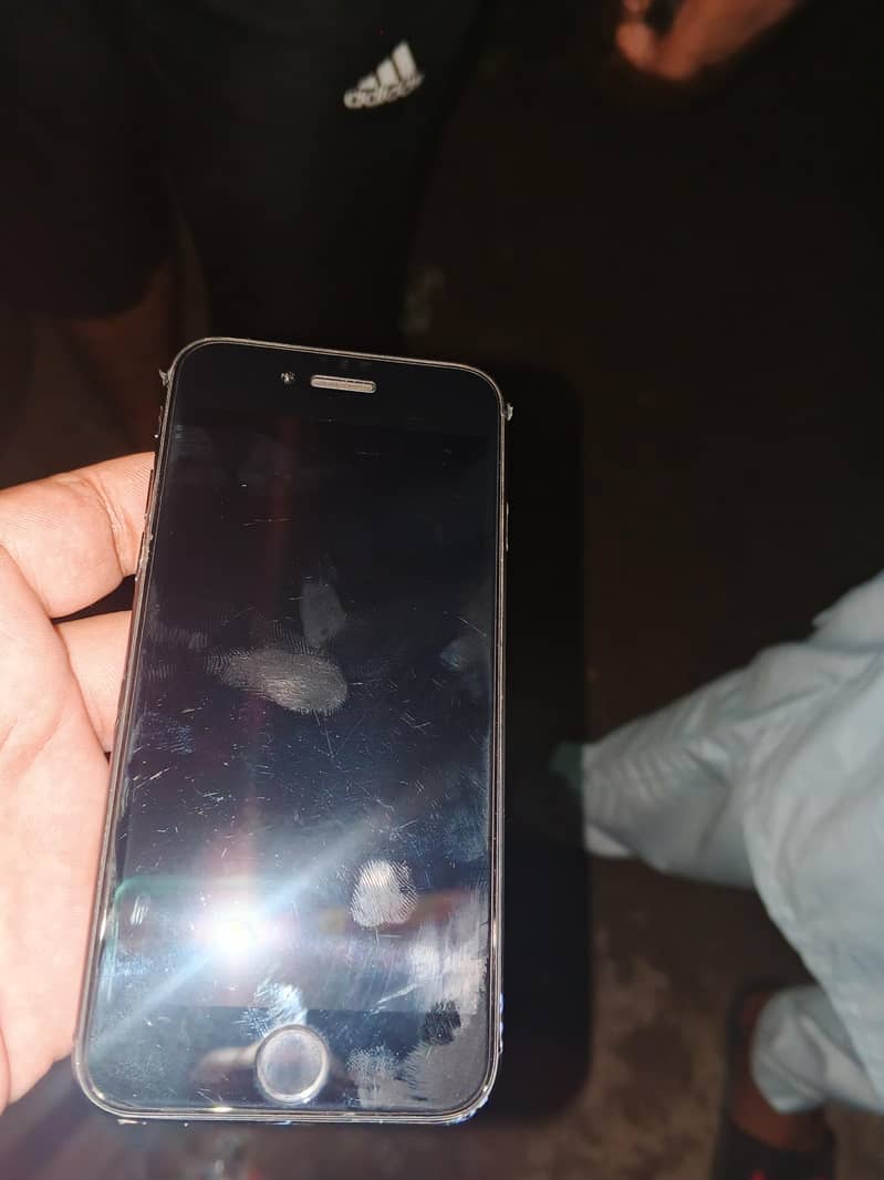 Apple iPhone SE 3rd generation 1