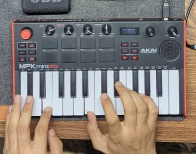 AKAI MPK MINI PLAY MK4