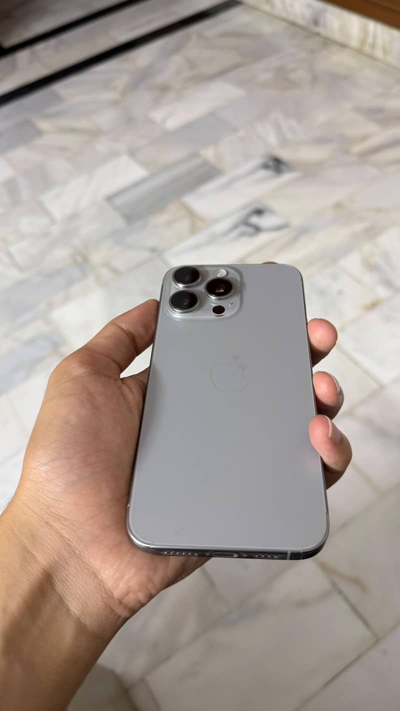 IPhone 15 Pro Max 8