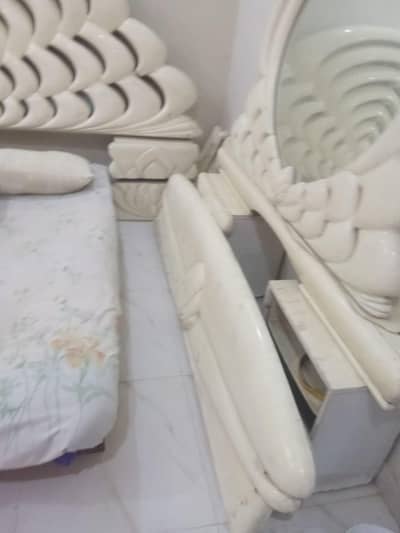 bedset with side table
