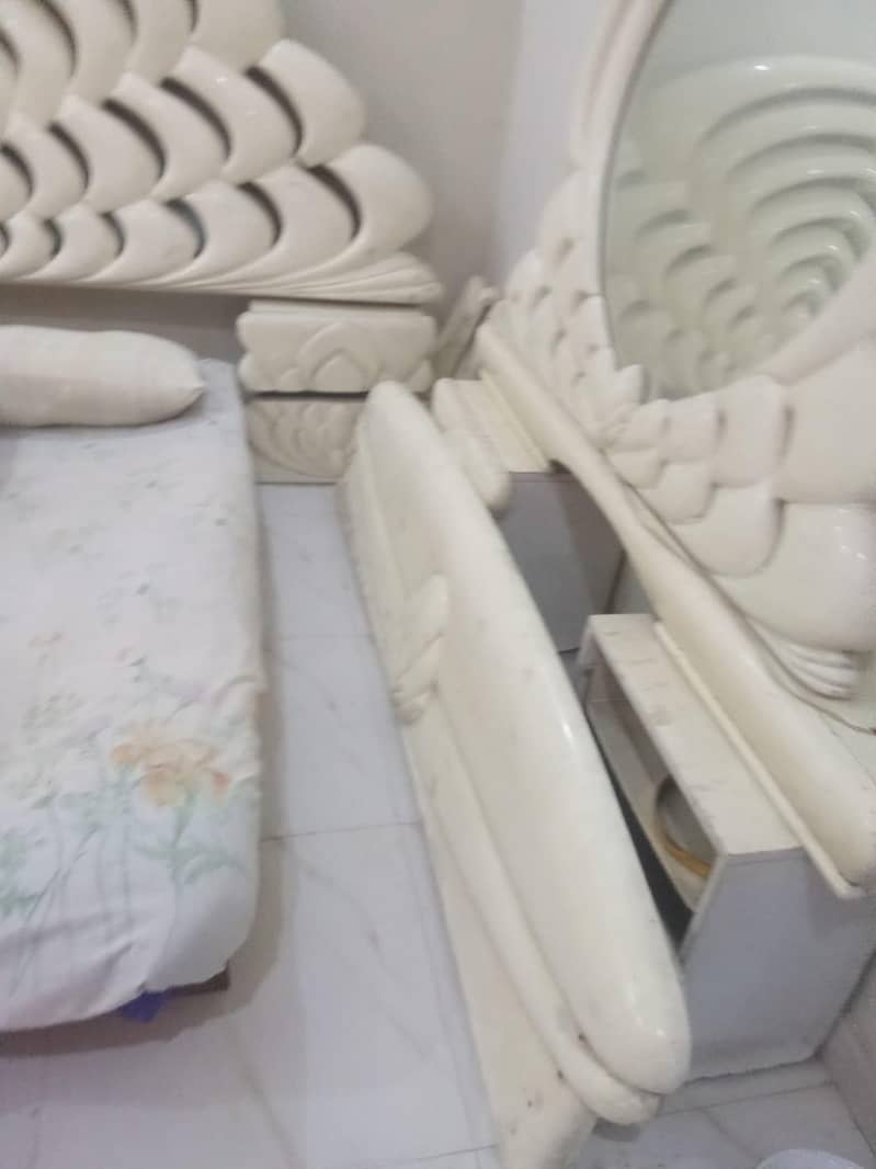 bedset with side table 0