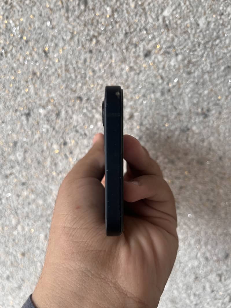 Apple iPhone 12 4