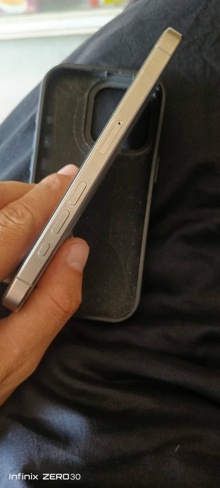 Apple iPhone 15 Pro 4