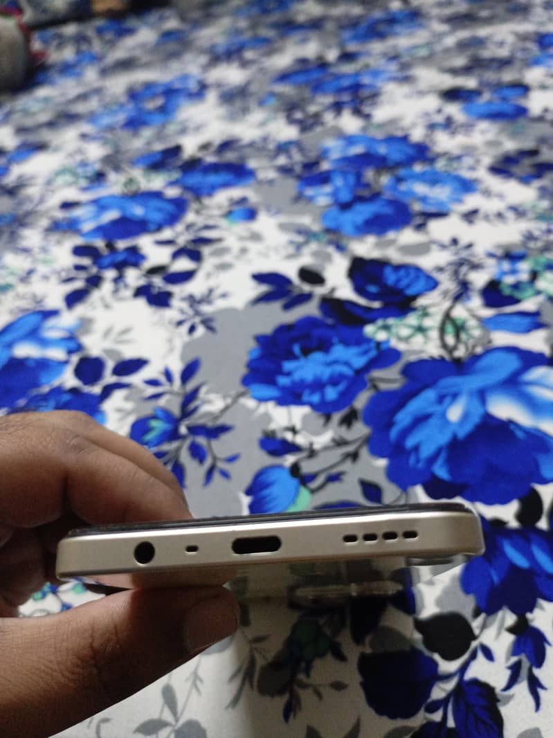 Realme C53 4
