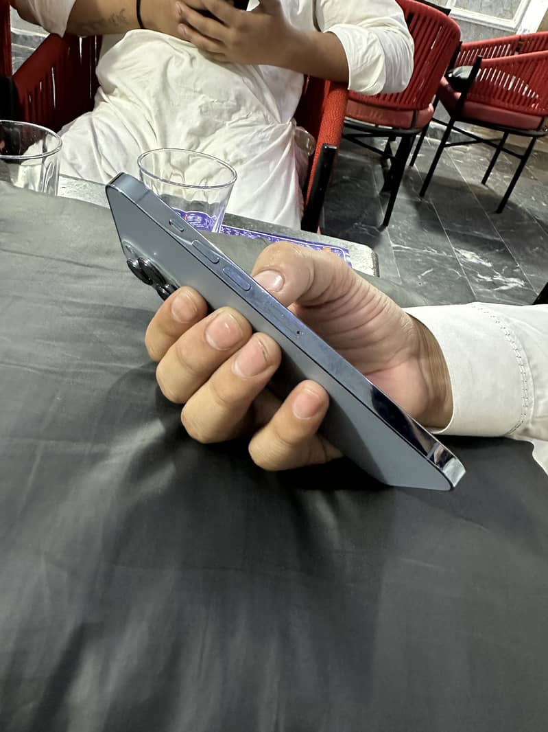 Apple iPhone 13 Pro Max 4