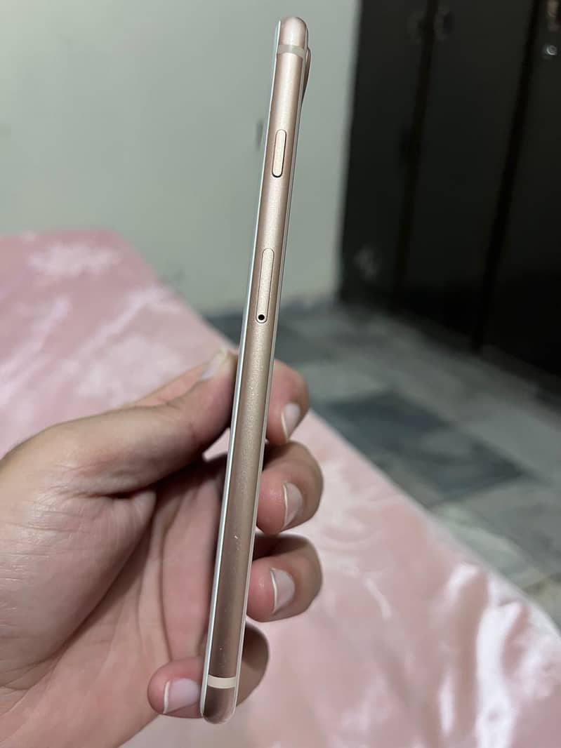 Apple iPhone 8 Plus 4