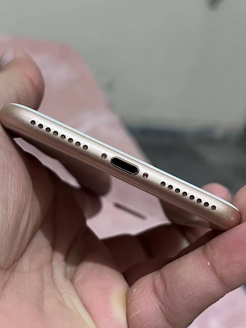 Apple iPhone 8 Plus 5