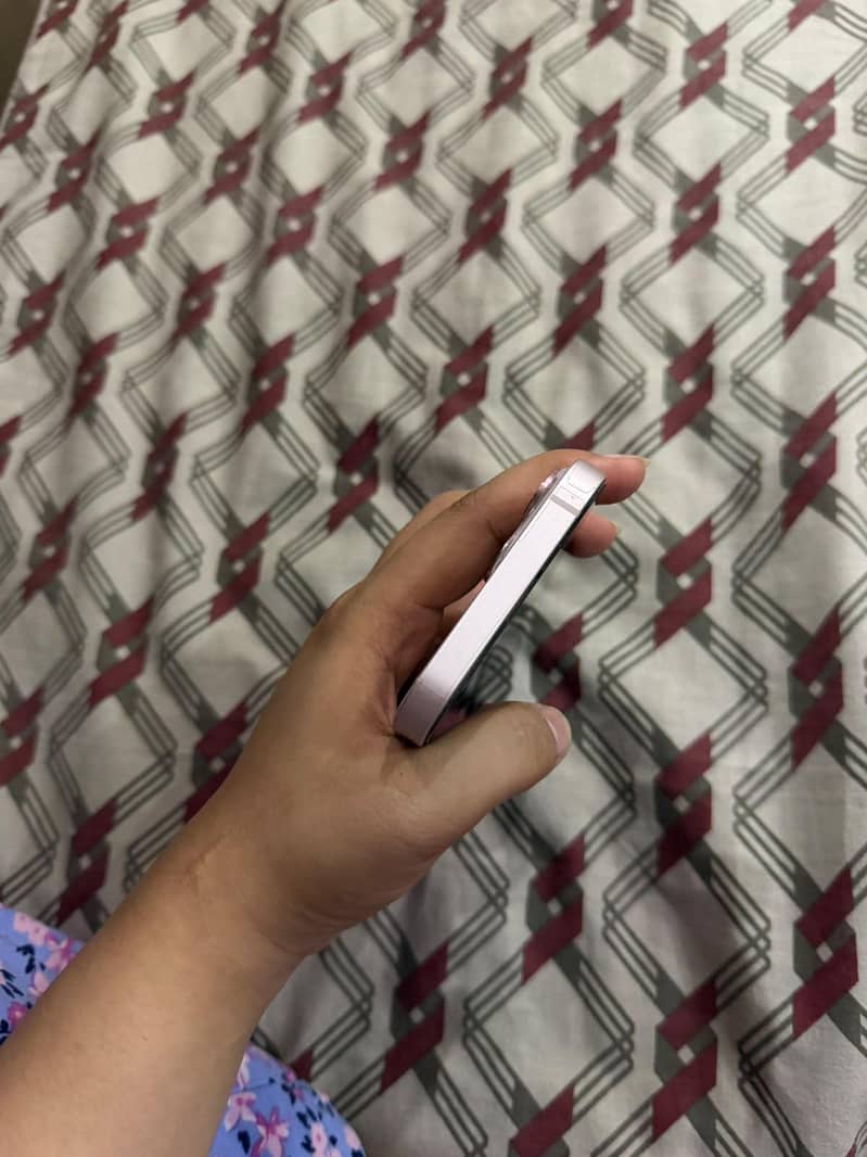 Apple iPhone 13 2