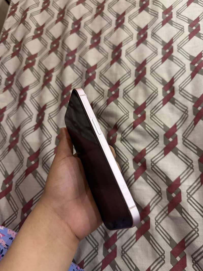 Apple iPhone 13 4