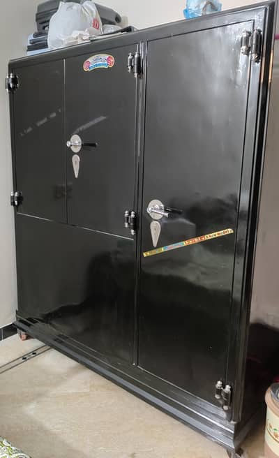 bister almari /bedding wardrobe/storage wardrobe