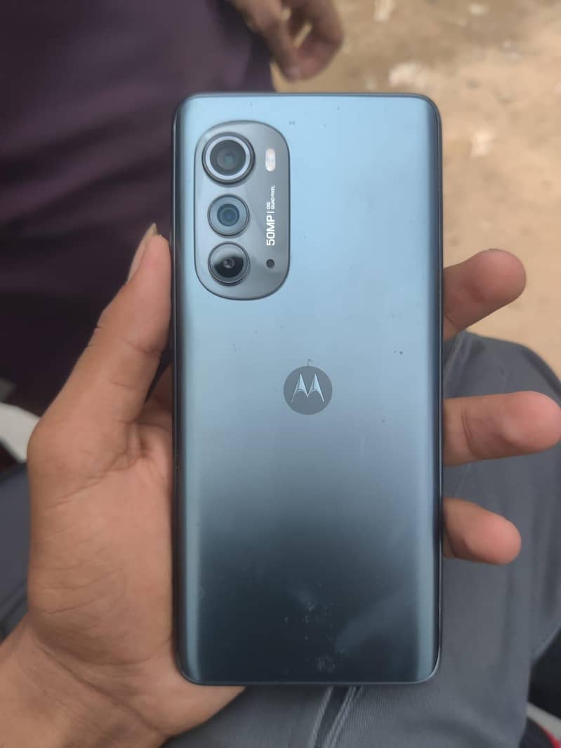 moto edge 2022 black color 8.256 1