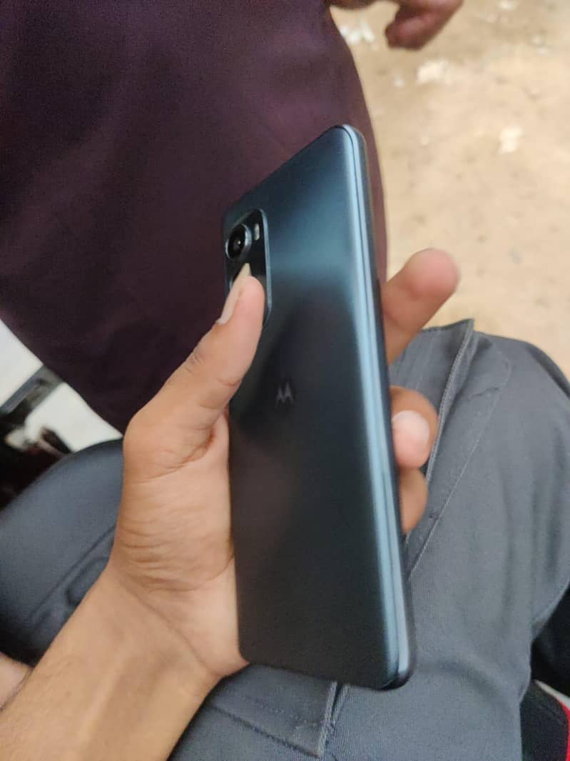 moto edge 2022 black color 8.256 5