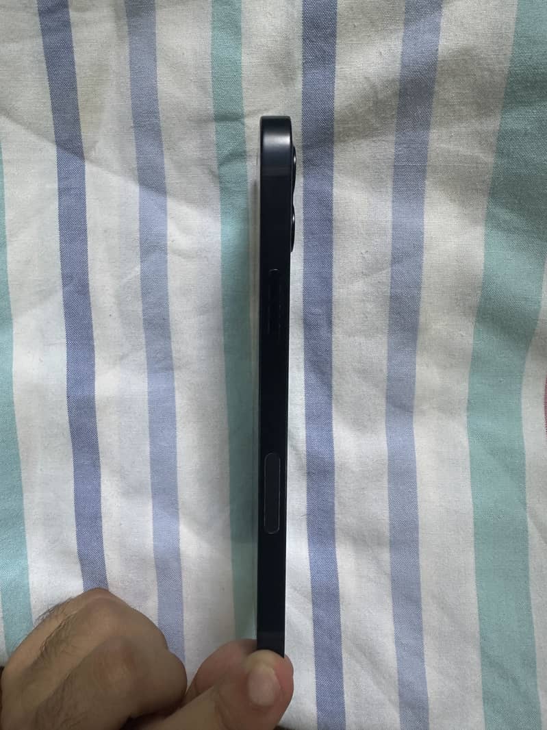 Apple iPhone 12 4