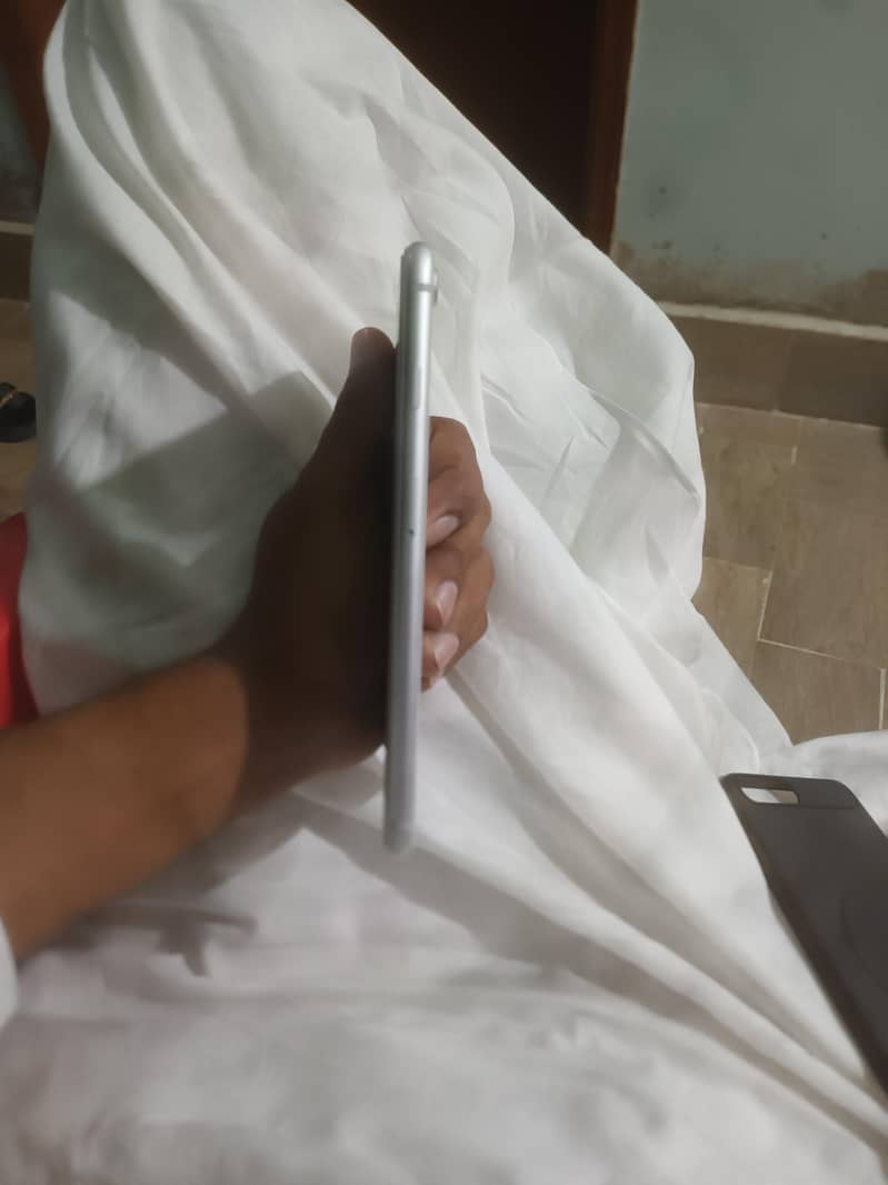 Apple iPhone 8 Plus 1