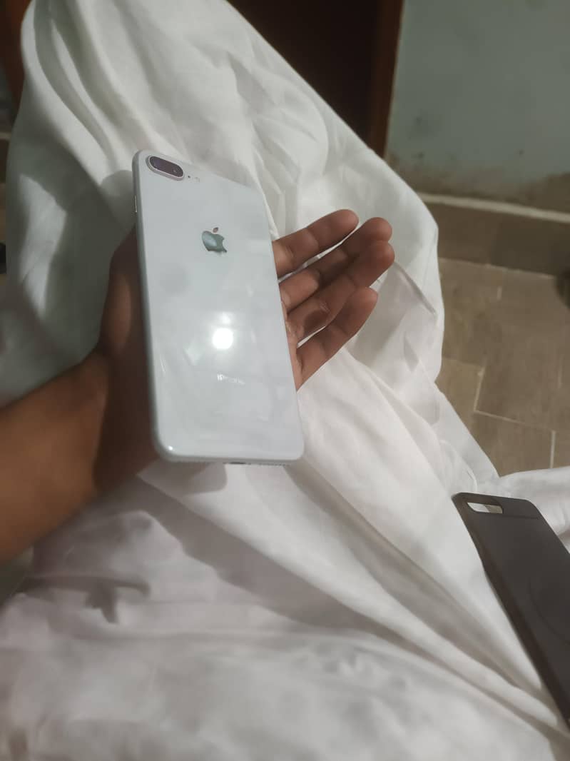 Apple iPhone 8 Plus 2