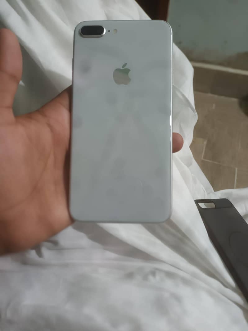 Apple iPhone 8 Plus 6