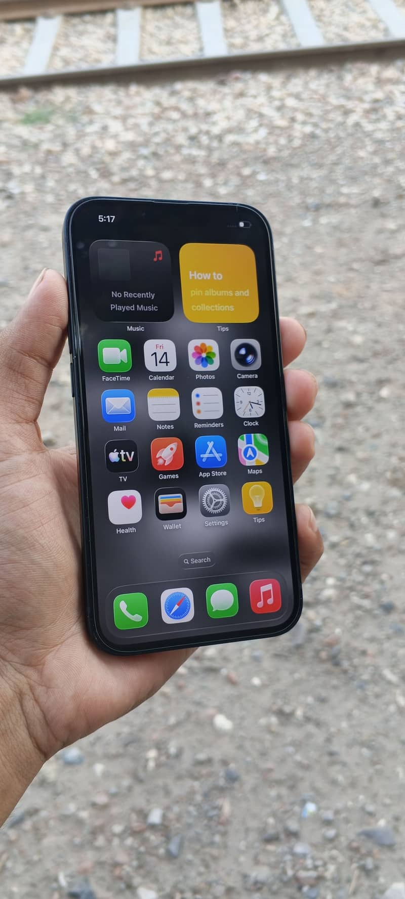 Apple iPhone 13 8