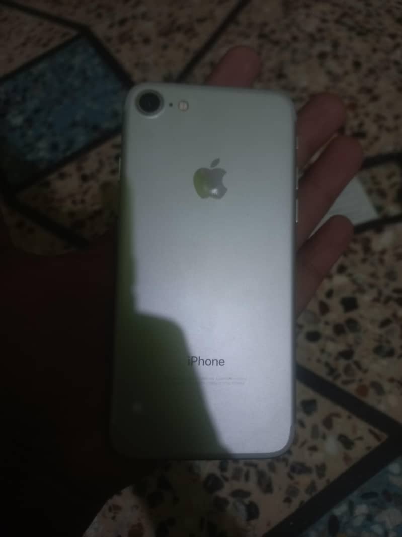 Apple iPhone 7 1