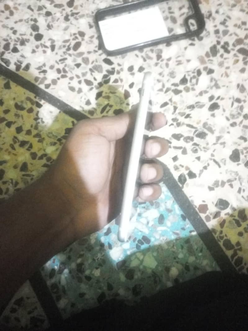 Apple iPhone 7 4