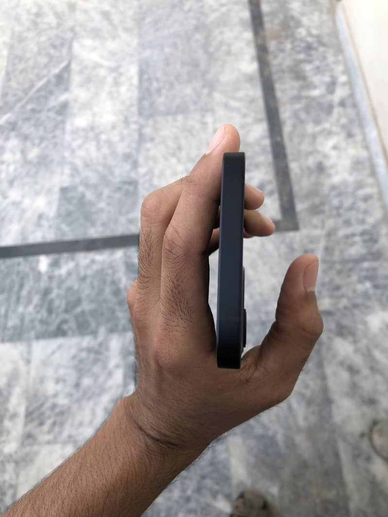 Apple iPhone 12 4