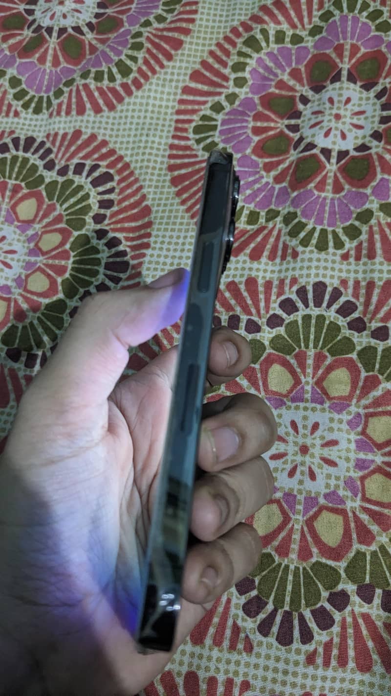 iPhone 13 Pro lock 1
