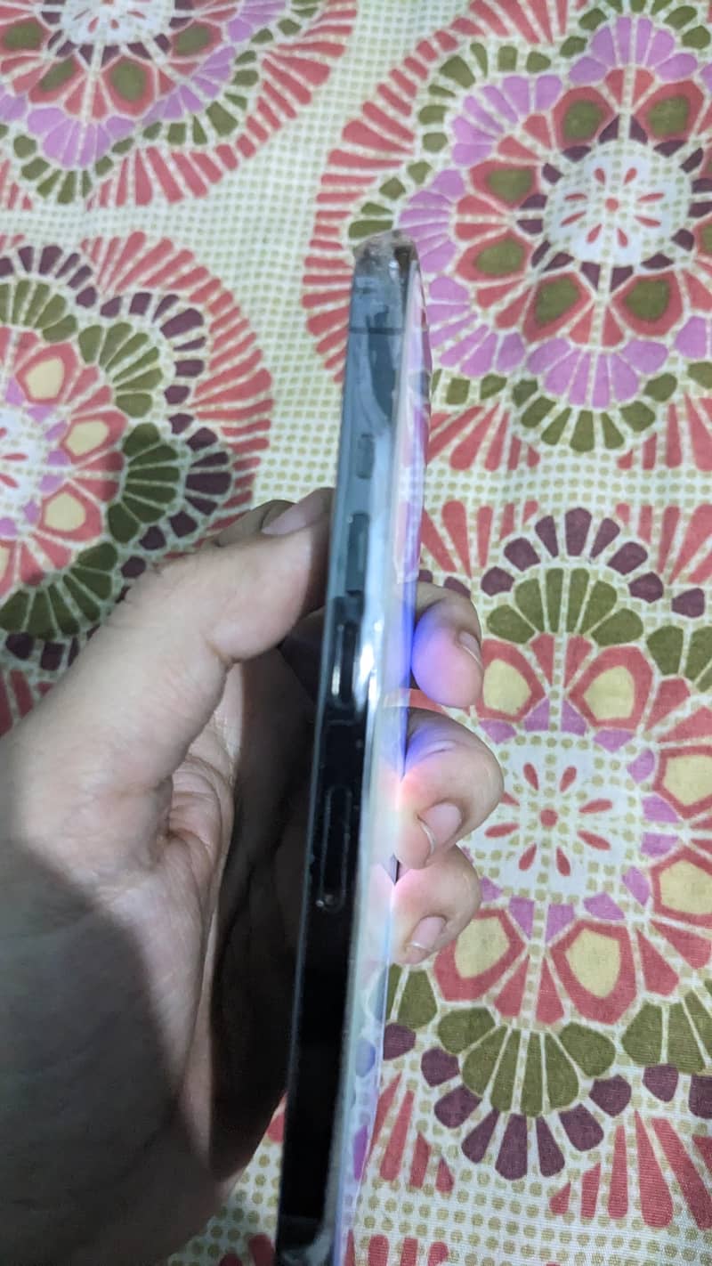 iPhone 13 Pro lock 2